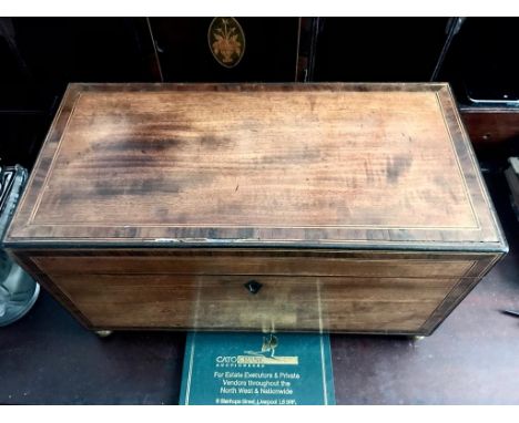 DOUBLE CUBE FORM MAHOGANY TEA CADDY WITH INLAID INTERIOR, APPROXIMATELY 31cm LONG 