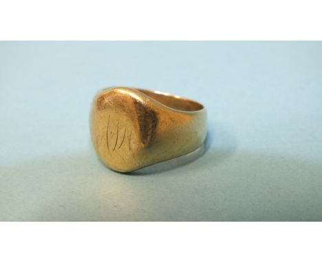 A 9ct gold signet ring, size K, 6.8g.