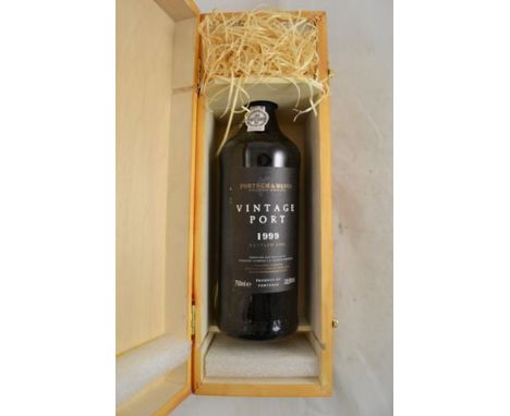 A cased bottle of Fortnum & Mason 1999 vintage port, bottled 2001