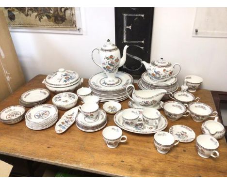 A Wedgwood Kutani Crane dinner service including twelve dinner plates (27cm), coffee pot, teapot, tureen, eight tea cups, sau