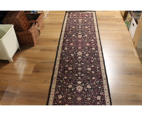 Patterned runner by Trianon - 70 cm x 240 cm