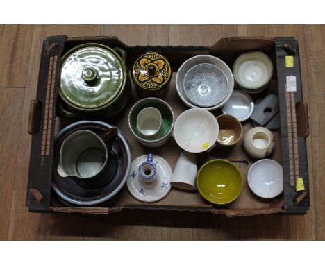 Box of Studio Pottery including a Wetheriggs lidded jar, Nicholas Mosse pottery cups, Carltonware golf inkwell