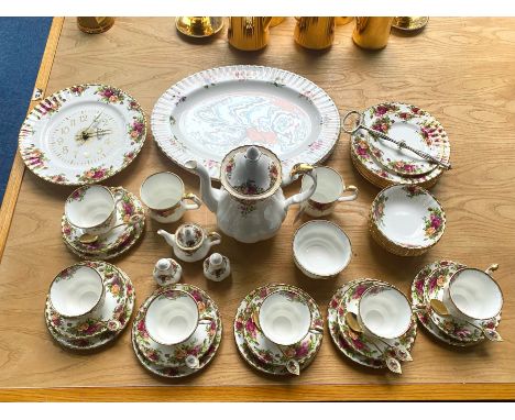 Royal Albert 'Old Country Roses' Tea Service, comprising tea pot, sugar bowl, two mugs, six cups, saucers and side plates, si