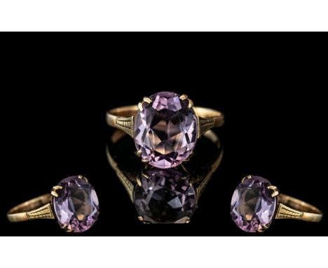 Ladies Attractive / Pleasing 9ct Gold Single Stone Amethyst Set Ring. Marked 9ct to Interior of Shank. The Faceted Amethyst o