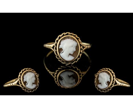 9ct Gold Cameo Ring. Carved Cameo Set In 9ct Gold. Fully Hallmarked. Ring Size R. 