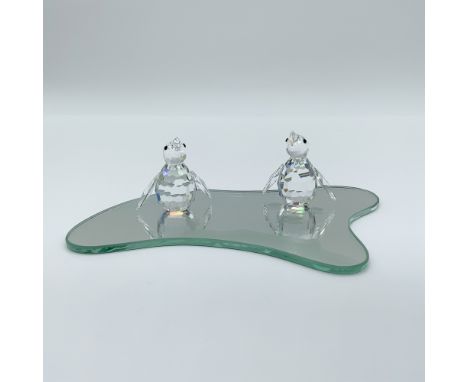 This charming Swarovski Crystal Penguin pair, part of the "Kingdom of Ice and Snow" theme, features clear crystal penguins wi