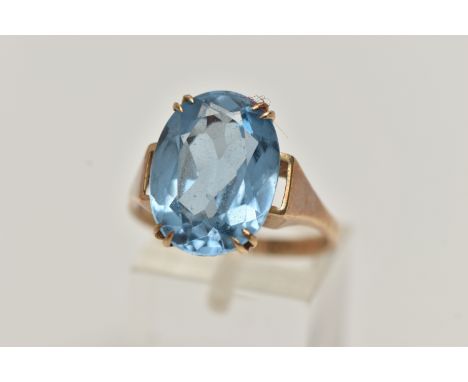 A 9CT GOLD TOPAZ DRESS RING, large oval cut light blue topaz, measuring approximately 16.2mm x 12.1mm x approximate depth 7.0