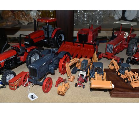 A COLLECTION OF UNBOXED AND ASSORTED MODERN DIECAST TRACTOR AND HEAVY PLANT MODELS, majority by Ertl, assorted scales, to inc