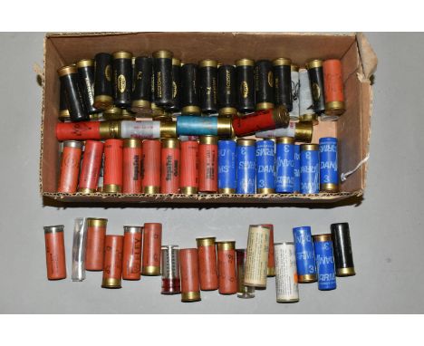 A QUANTITY OF 12 BORE SHOTGUN CARTRIDGES, COMPRISING:- 27 x 70mm 1 1/8 oz No 6 shot Express, 9 x 70mm No 3 shot Dan Arms, 19 