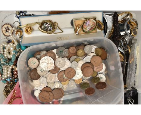 A BOX OF ASSORTED WATCHES AND COSTUME JEWELLERY, to include thirteen wristwatches, names to include Casio, Cardinal, Smiths, 