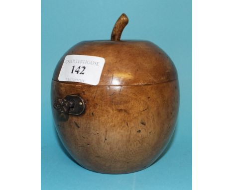 A tea caddy, in the form of an apple, 13 cm high Condition report Report by NG

Modern item. No visible damage or repair. 
