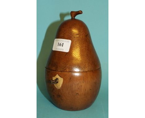 A tea caddy, in the form of a pear, 17.5 cm high Condition report Report by NG

Modern item. No visible damage or repair.