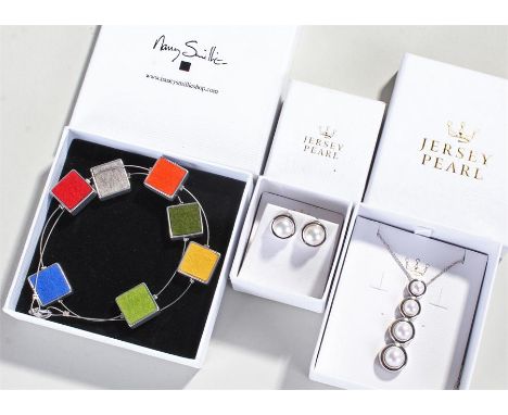 Nancy Smillie & Jersey pearl jewellery, to include a boxed necklace by Nancy Smillie and two boxed Jersey pearl pieces, a pen