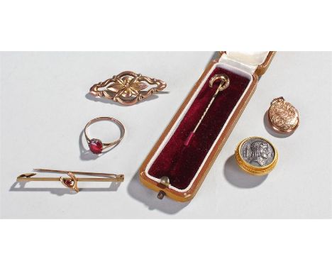 Mixed jewellery, to include a cased stick pin, a button, 9 carat gold brooch, 9 carat and silver ring, locket and brooch, (6)