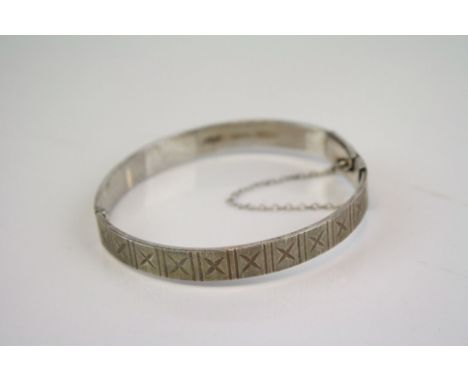 A fully hallmarked sterling silver ladies bangle.