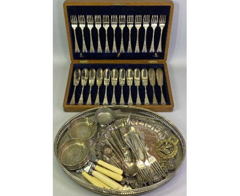 Roseberys London  A set of Edwardian silver fish knives and forks