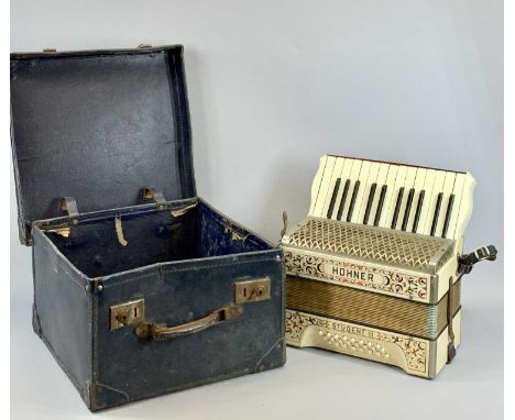 HOHNER STUDENT 3 - 24 BUTTON PIANO ACCORDION - in case