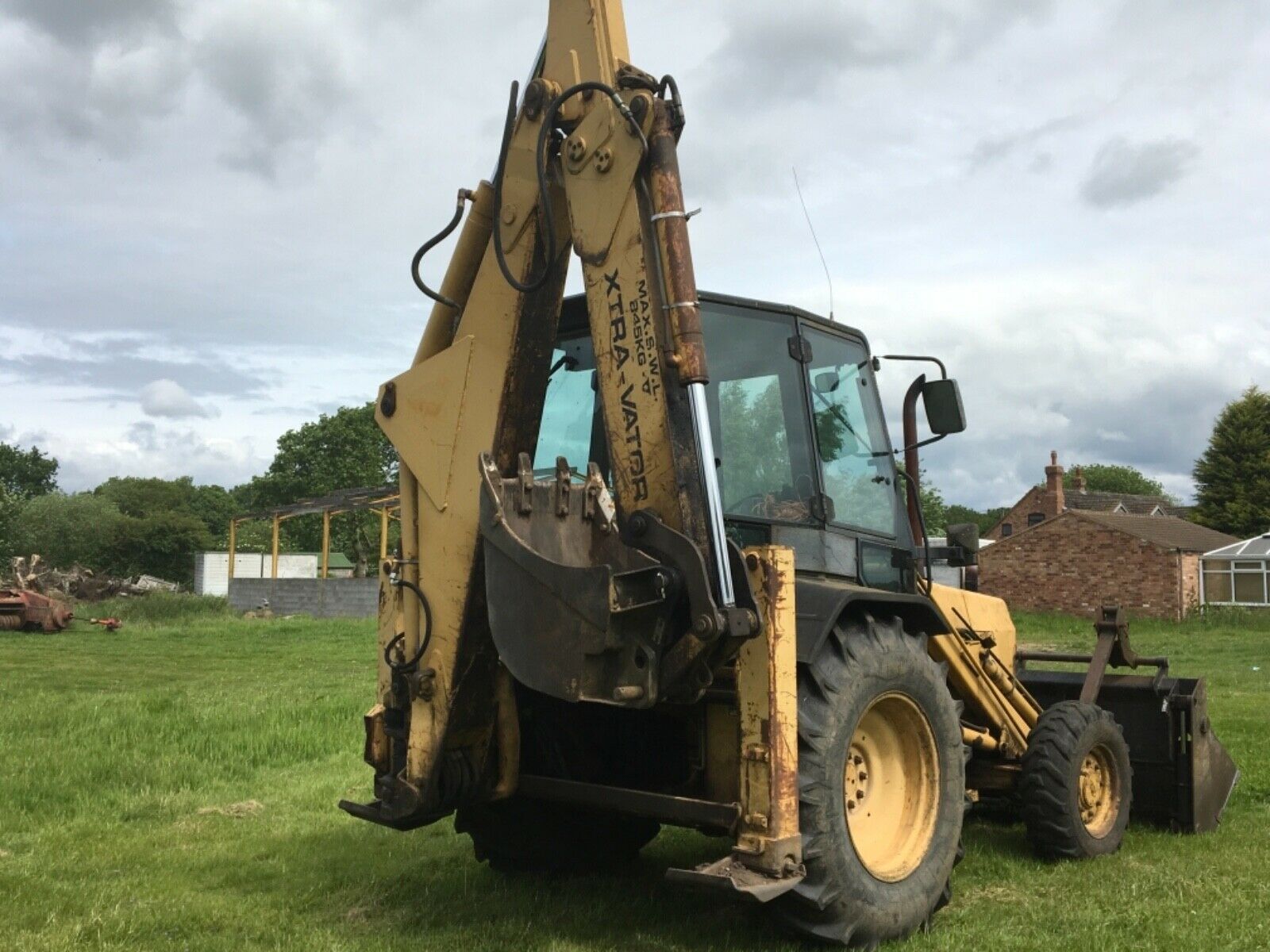 KP FORD NEW HOLLAND 655C 4X4 WHEEL DRIVE BACKHOE DIGGER, C/W FULL SET OF REAR BUCKETS *NO VAT*