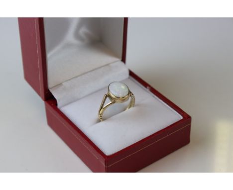 9ct gold &amp; opal ring 