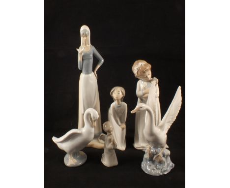 Four Nao and two other Spanish figurines