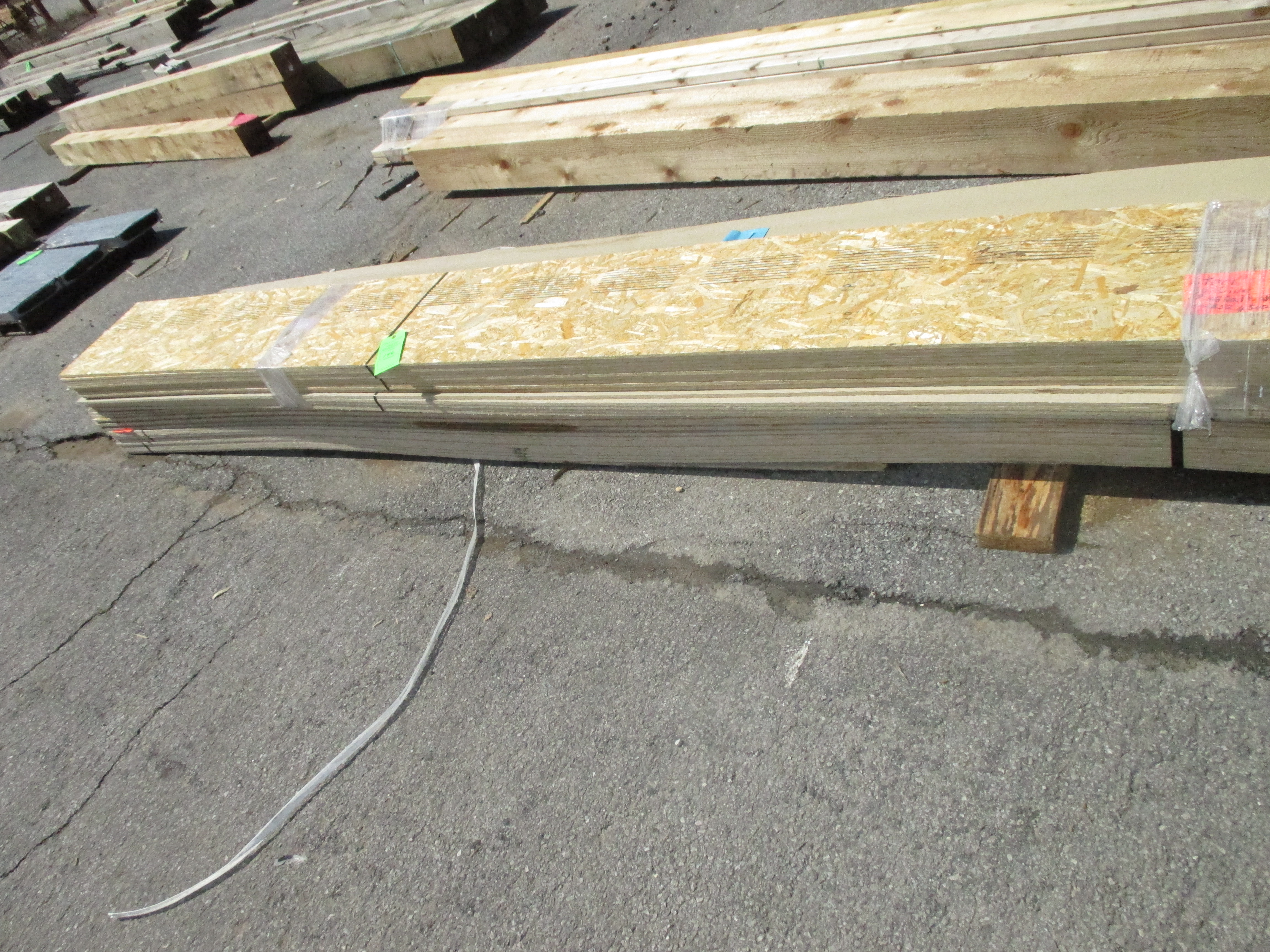 LOT OF PARTICLE BOARD & SIDING