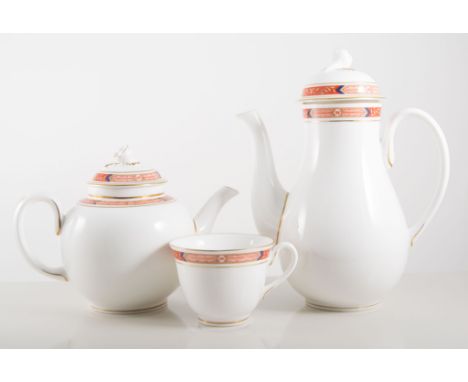 Extensive Worcester 'Beaufort' dinner, tea and coffee service.