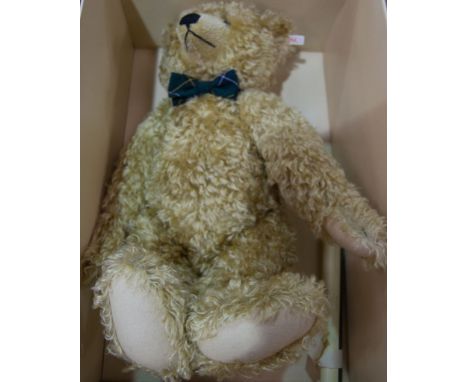 Steiff Henderson Bear Blond 55. 55cm, boxed with certificate, No932/2000