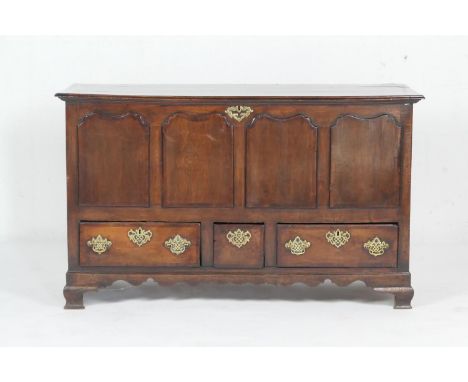 George III oak and mahogany mule chest, circa 1780-1800, hinged top over a four shaped panel front and with three drawers to 