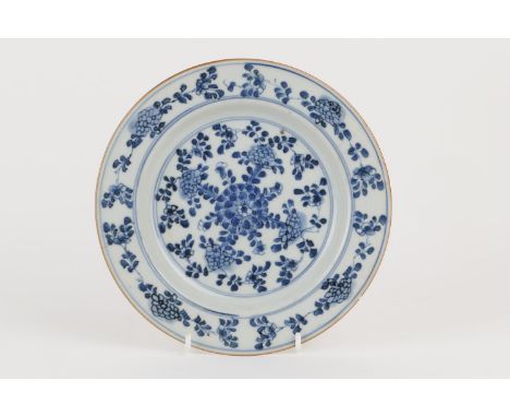 Chinese blue and white export plate, Kangxi (1662-1722), 22cm diameter 