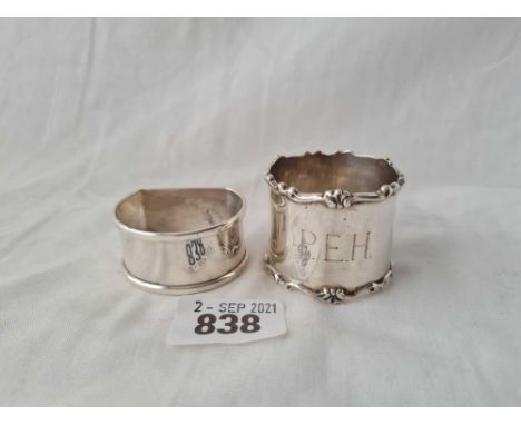 A "D" shaped napkin ring and another - 48 g.