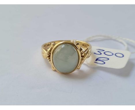 A large jadeite stone ring 14ct gold size R - 4.1 gms 