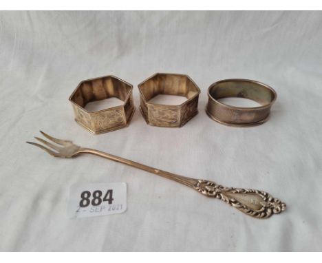 A pair 925 standard napkin rings, another and a pickle fork - 54 g.
