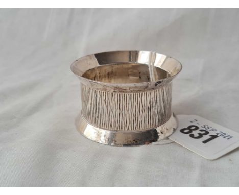 A modernist style napkin ring - Birmingham 1950 by ATC - 38 g.