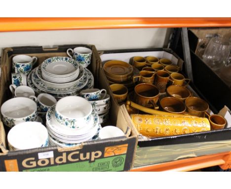 A TRAY OF PORTMEIRION SUSAN WILLIAMS ELLIS 'TOTEM' PATTERN CHINA TOGETHER WITH A TRAY OF MIDWINTER CHINA (2)