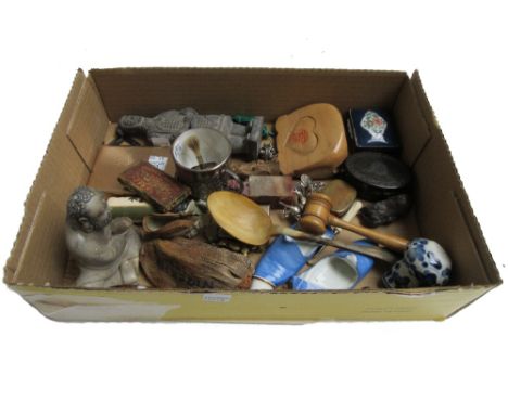 A quantity of small collectables, including; a Chinese hardstone figure, 10cm high, a gilt metal musical compact, a pair of M