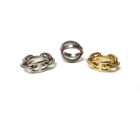 A Hermes bijouterie fantaisie perma brass scarf ring, in a chain link design, a Hermes bijouterie fantaisie palladian plated 
