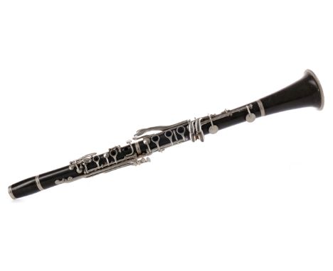 MID 20TH CENTURY CLARINET, marked 'CL302N-231', 59cm long