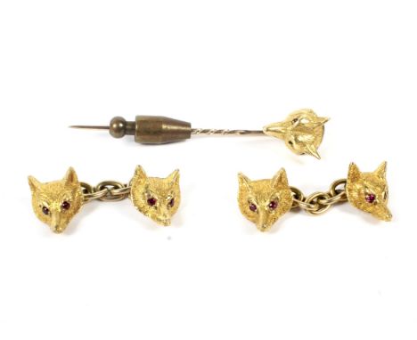 A pair of 9ct gold cufflinks in the form of foxes, together with a matching pin. Approximately 10g in weight Condition Report