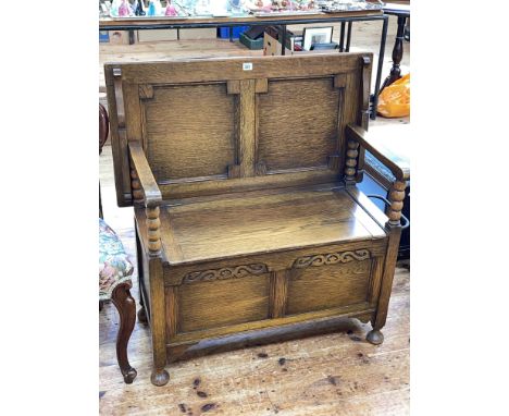 Oak monks bench with bobbin pillars, 71cm by 92cm by 48cm (closed).