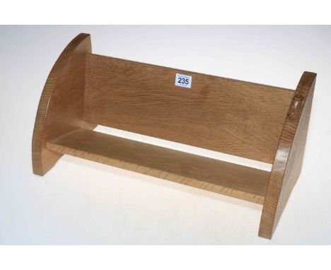 Robert Thompson of Kilburn 'Mouseman' book trough, 45cm wide.