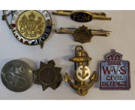 Collection of enamel and Gold lapel badges belonging to Killy Wilson: WW1 Army Recruiting Staff enamel badge named to reverse