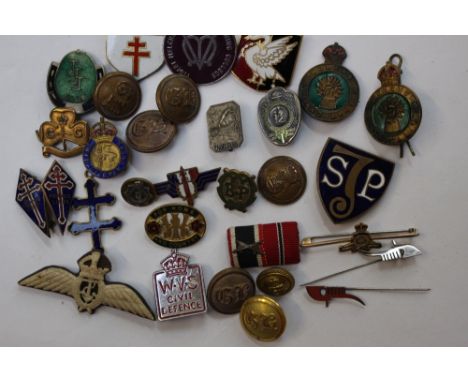 WW2 British enamel badges, include two Womens Land Army cap badges, four Free French enamel badges, 9cwt Gold Royal Artillery
