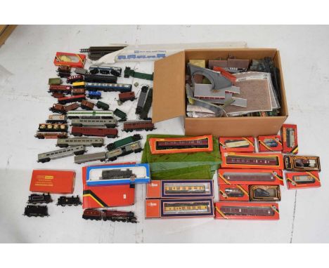 Mixed quantity of 00 gauge railway trainset locomotives comprising; three Triang black locos, Hornby R.051 'GWR 0-6-0', Airfi