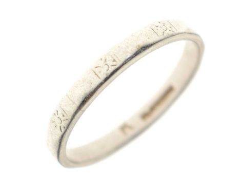 Platinum wedding band, size K approx, 2.6g approx