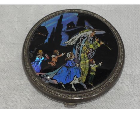 A silver compact having a butterfly wing Pied Piper scene to case, Birmingham 1927, Thomas Lyster Mott