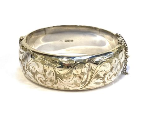 A vintage silver bangle with engraved foliate design, hallmarked for Chester 1961, 40g