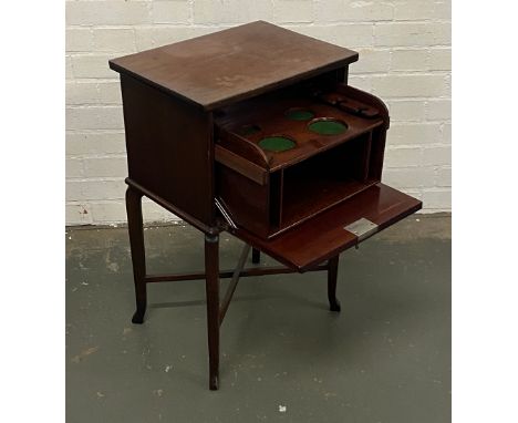 An early 20th century drinks cabinet with fall front, 44x32x71cm