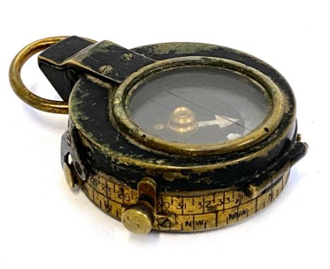 Small WW1 military compass, no 39803, 1915 marked with a broad arrow