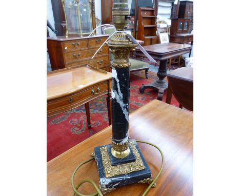 A MARBLE AND GILT METAL MOUNTED COLUMN FORM TABLE LAMP.   OVERALL H.43cms.