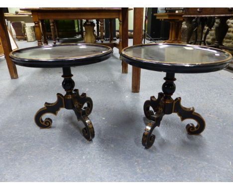 A PAIR OF GILT DECORATED EBONISED REGENCY STYLE CIRCULAR LAMP TABLES.   Dia.51 x H.48cms.